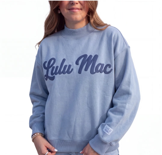 LULU MAC SCRIPT SWEATSHIRT IN LT BLUE