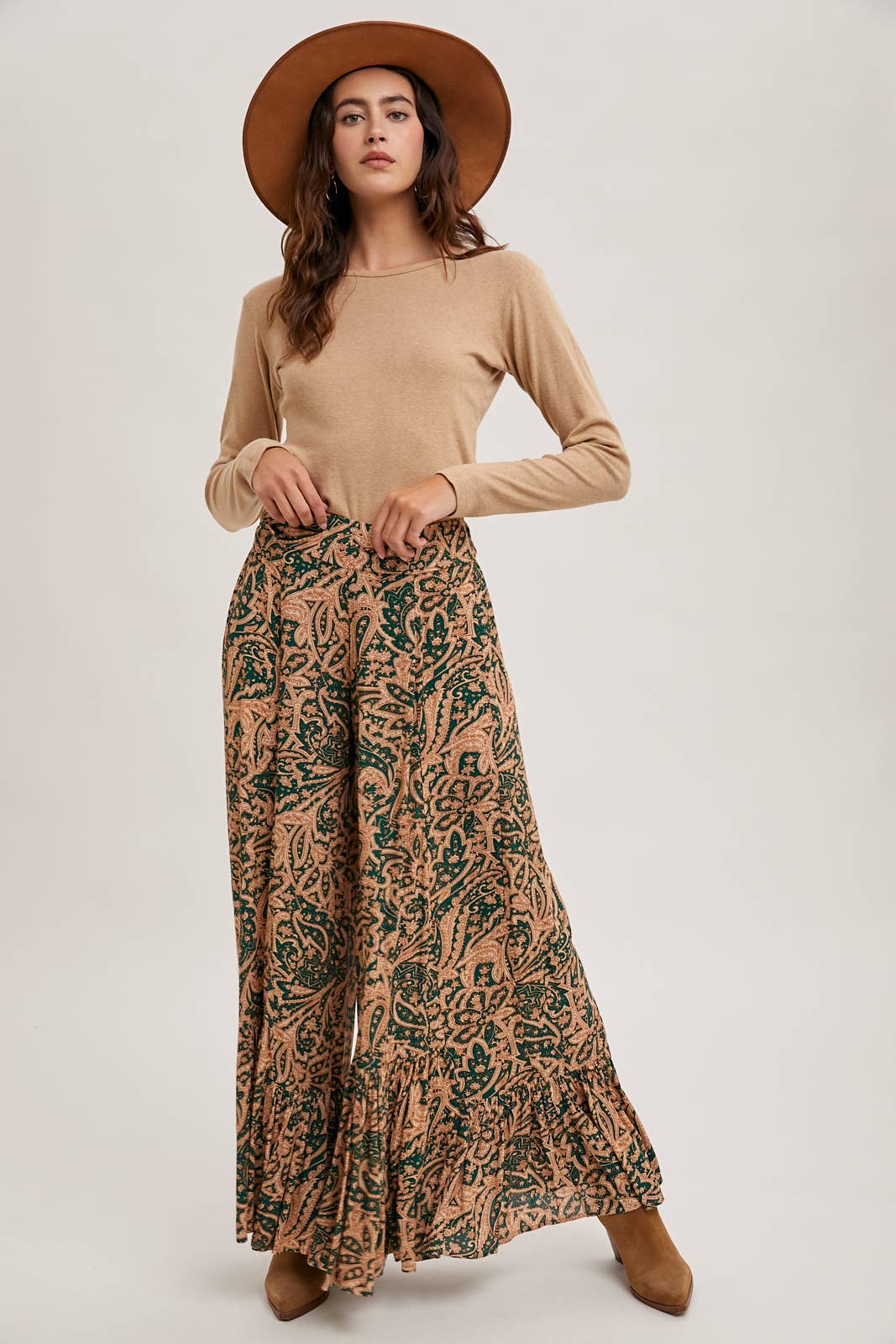 PAISLEY PRINT WIDE RUFFLED PANTS