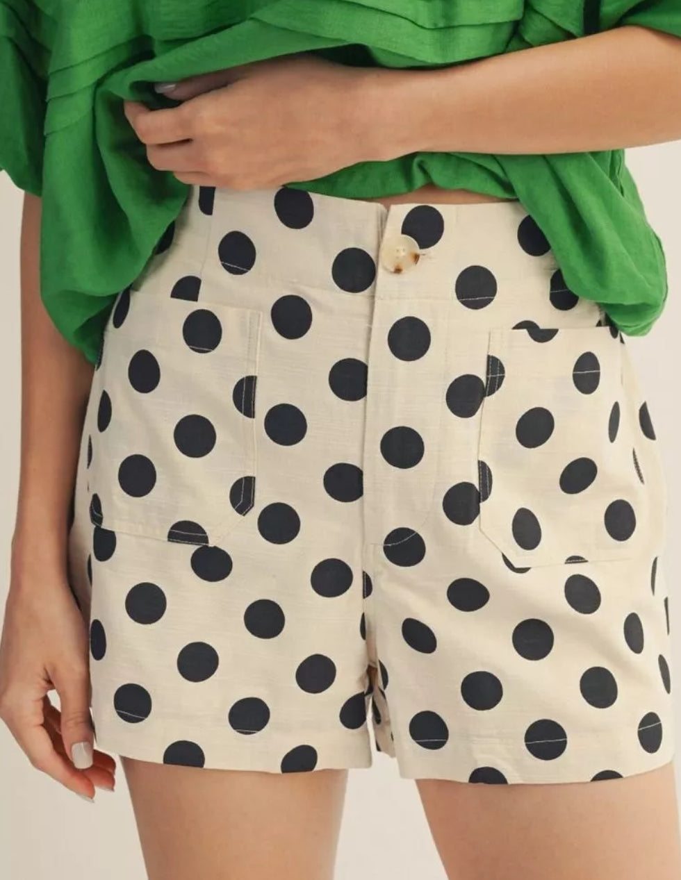 WOMEN'S SHORTS