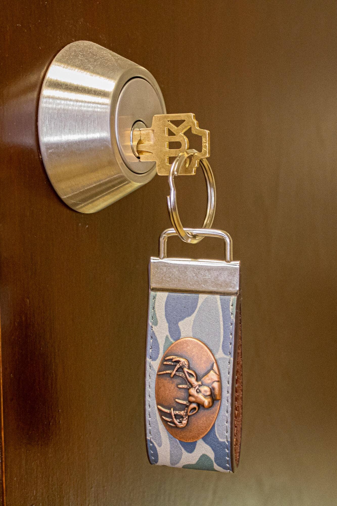 Zep-Pro - Buck Hunting Old School Camo Leather Loop Keychain.