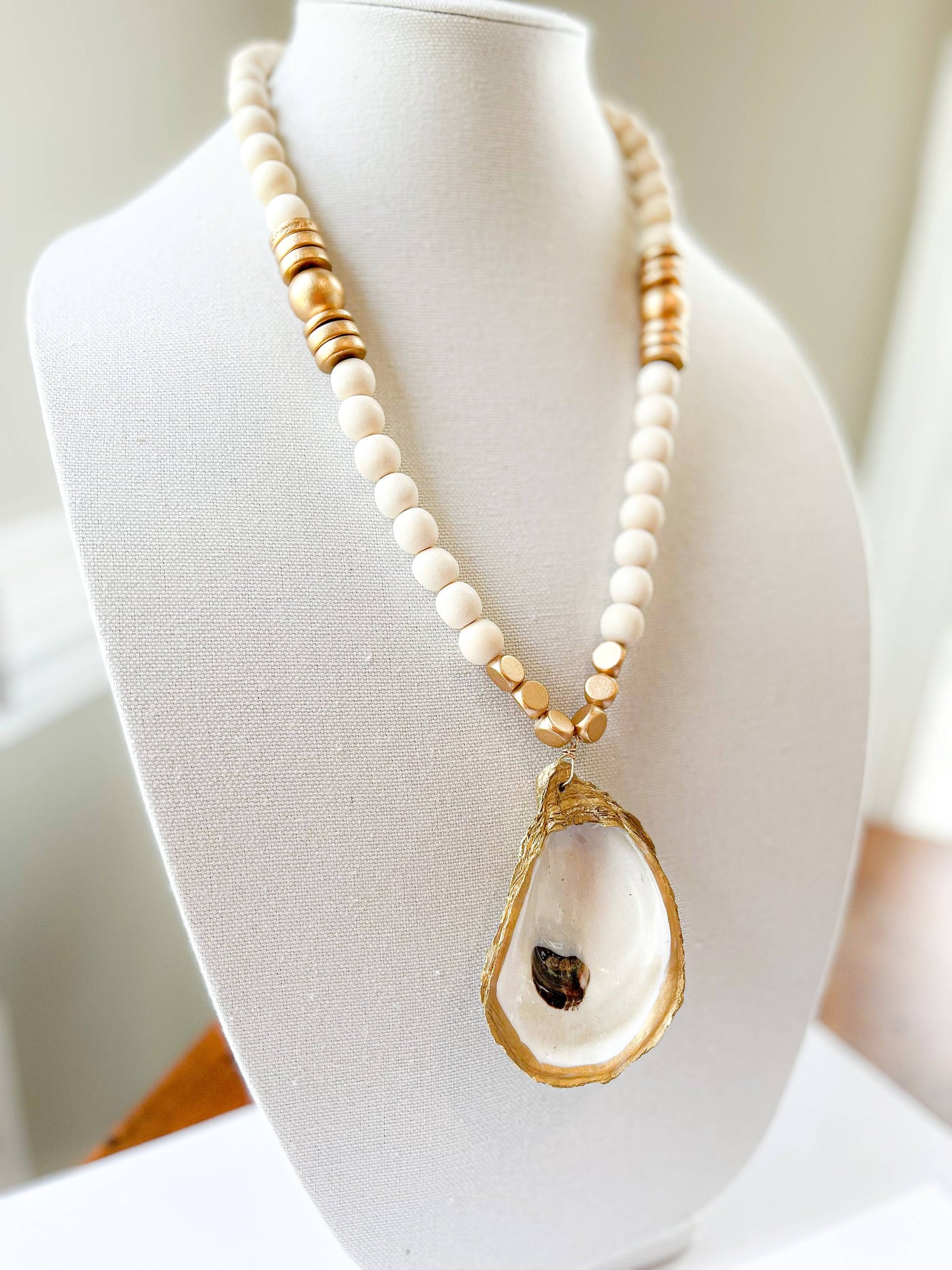 KyleLauren - Neutral white and Gold Oyster necklace